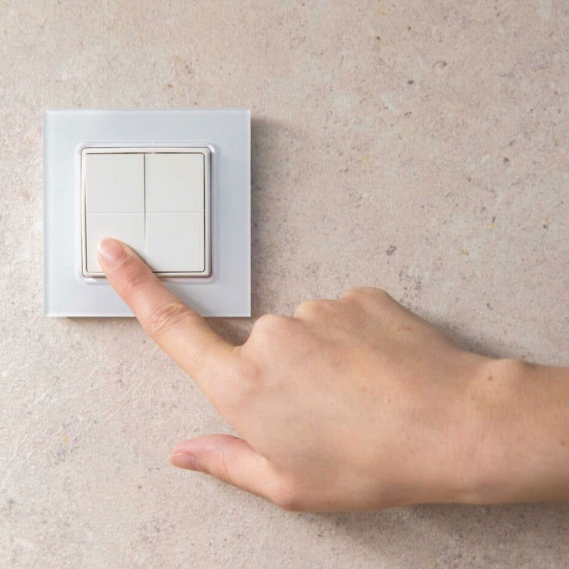 Comutator de perete Shelly BLU Wall Switch 4 + rama pentru cadre Legrand Shelly - EpicHome