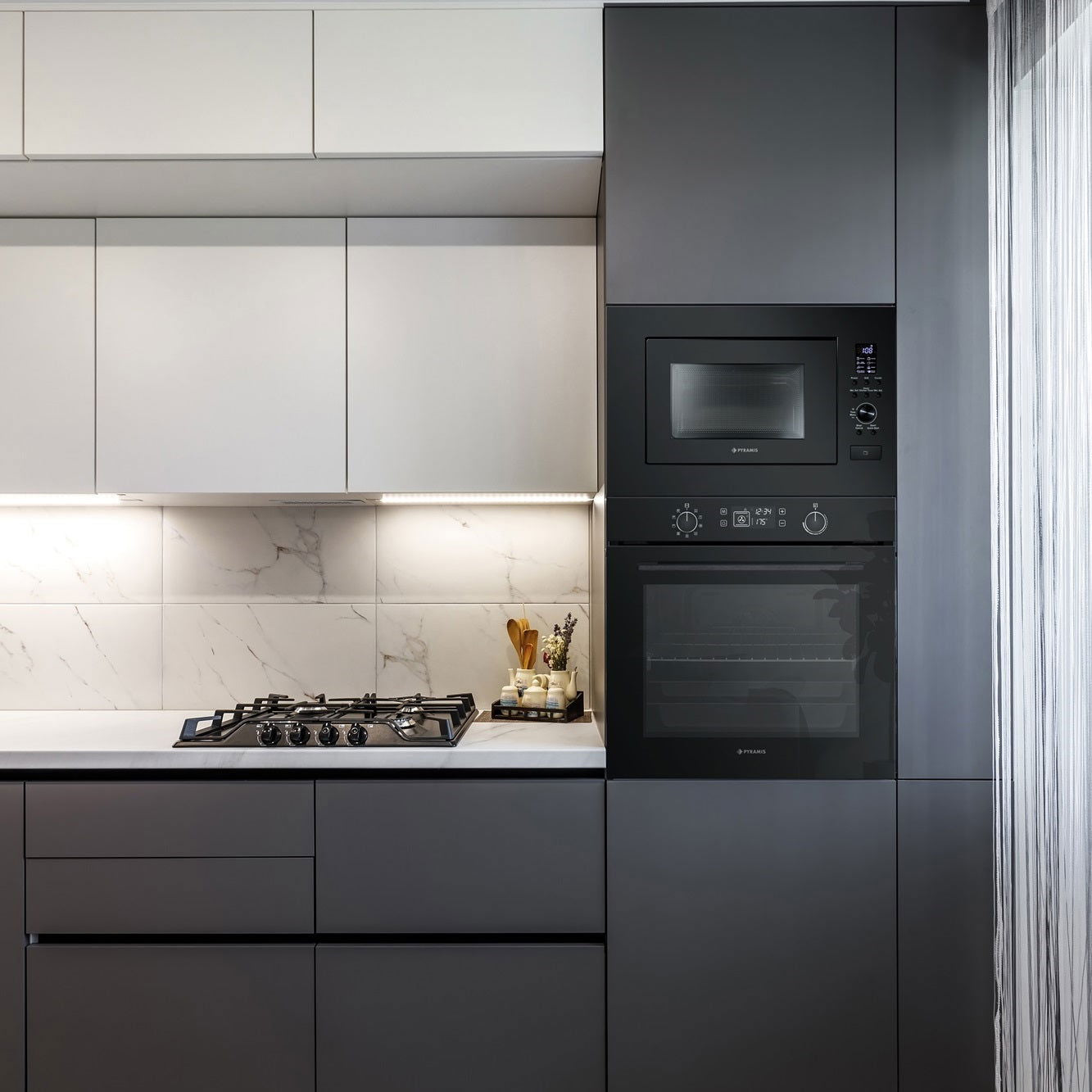 Cuptor microunde incorporabil Pyramis 30 Black, 23 litri, 900 W, 8 func?ii automate, 595x390x395mm - EpicHome.ro